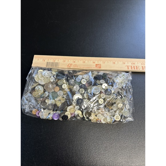 Mixed Lot of Clothing Buttons Vintage to Modern Mixed Great For Revamping Items - Picture 2 of 8